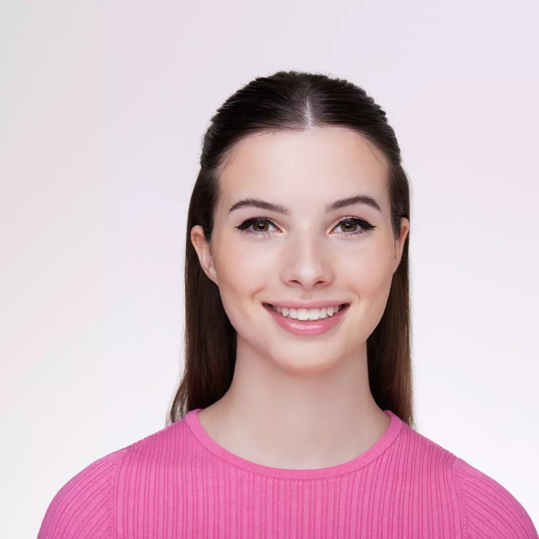 Essence Eyeliner Pen Waterproof No. 01 | ايسنس  اي لاينر قلم تحديد عيون ضد الماء شديد السواد رقم. 01