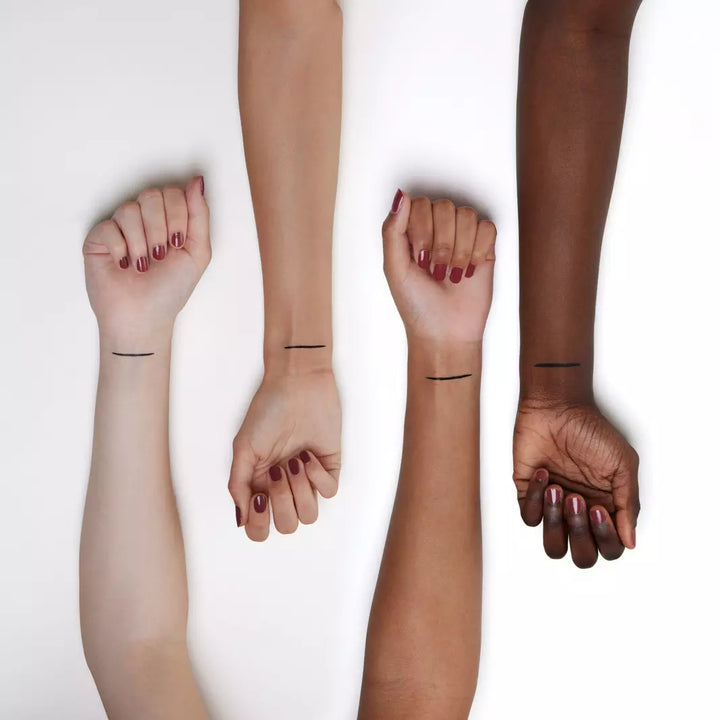 Essence Eyeliner Pen Waterproof No. 01 | ايسنس  اي لاينر قلم تحديد عيون ضد الماء شديد السواد رقم. 01