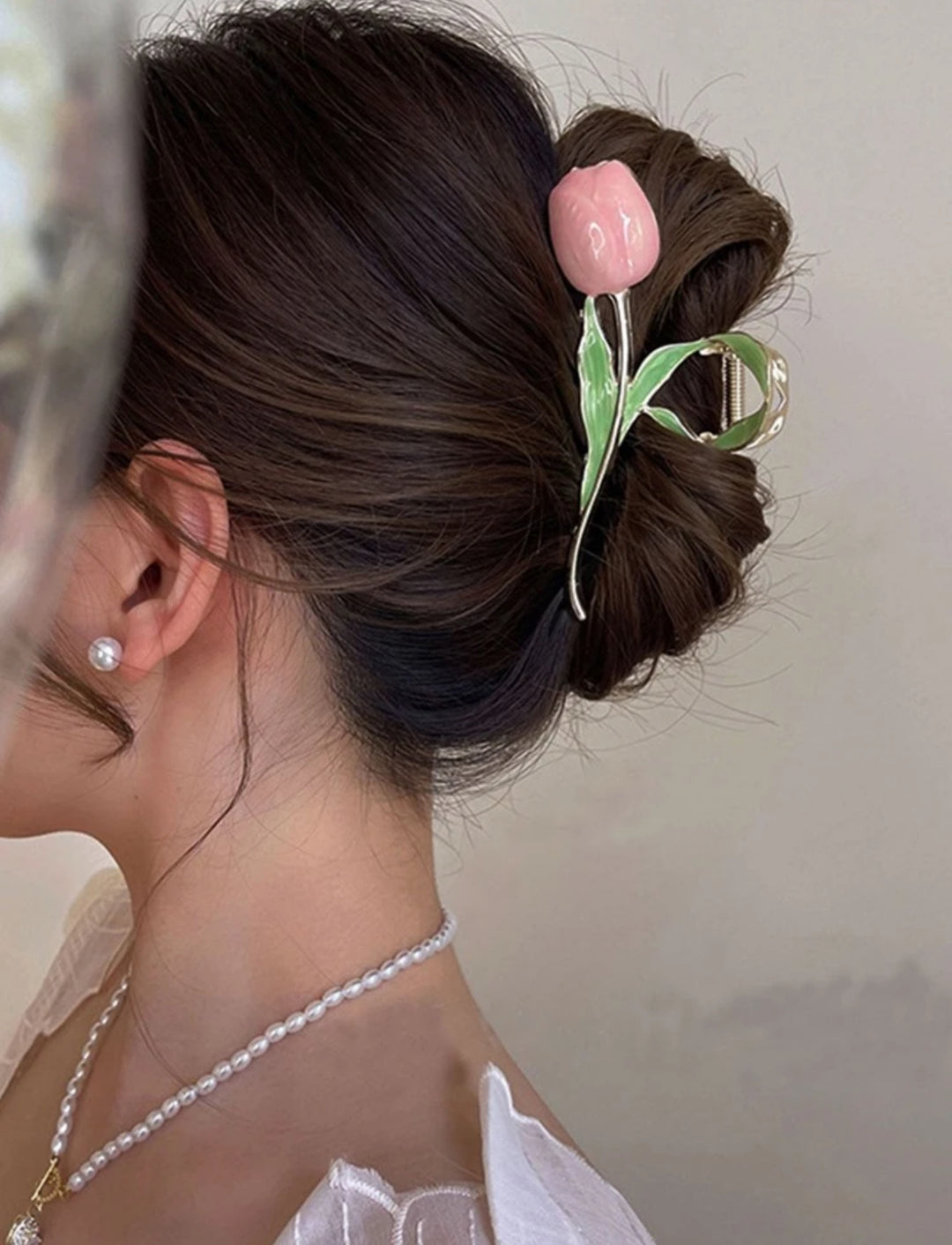 A flower Shaped Hair Clip | مشبك شعر بتصميم زهرة