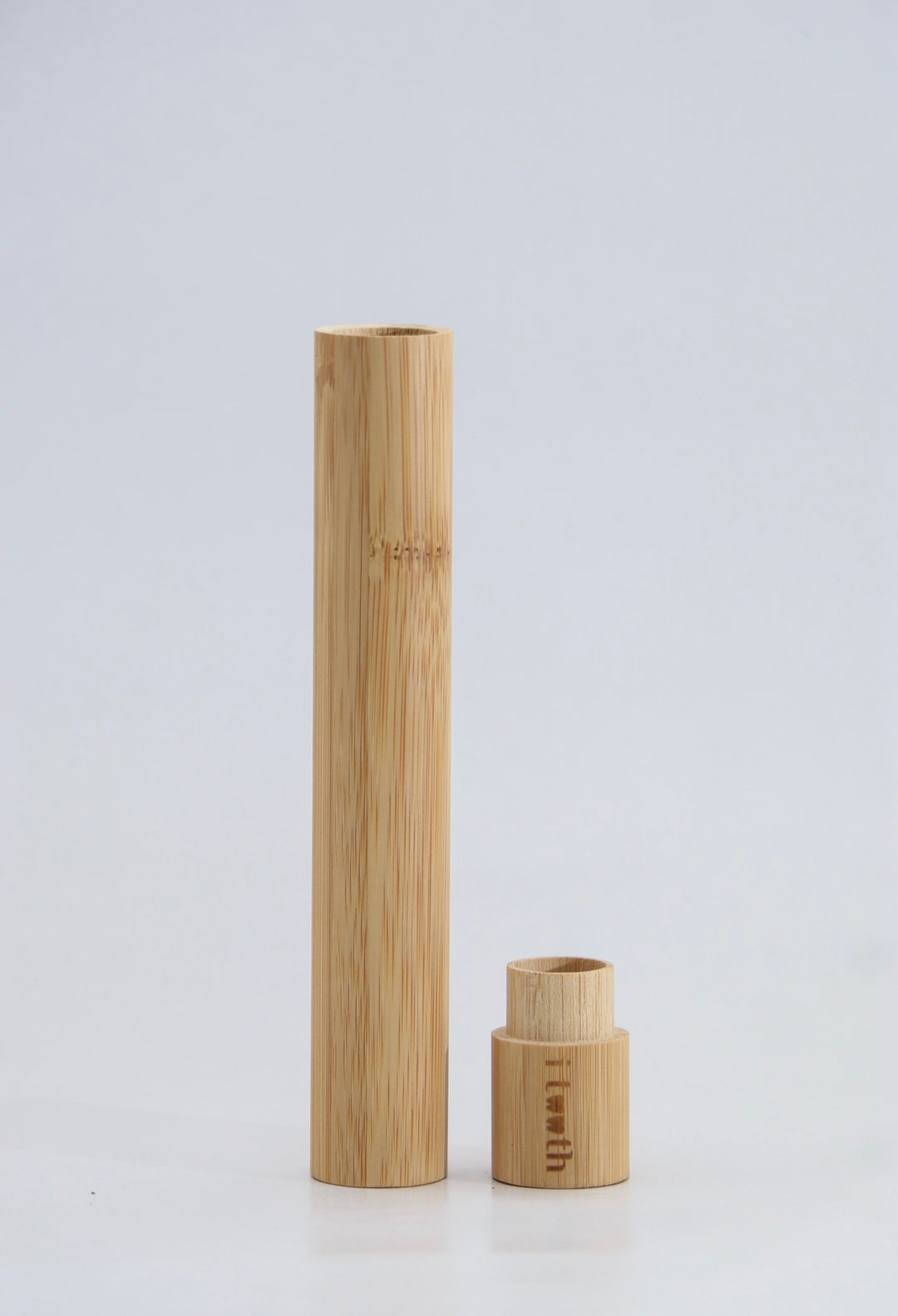 i tooth Bamboo Toothbrush Container | اي توث حافظة فرشاة الأسنان المصنوعة من الخيزران