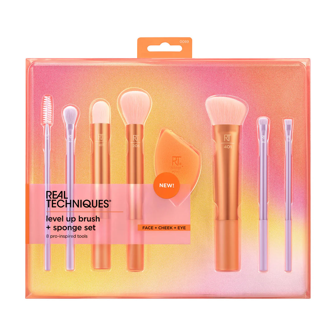 Real Techniques Level Up Brush + Sponge Set - 8 pcs | ريل تكنيك مجموعة من فراشي المكياج واسفنجة مكياج - 8 قطع