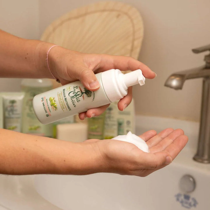 Le Petit Olivier Mousse Nettoyante Extrait d` Oilve - 150ml | لو بيتي أوليفييه غسول رغوي بزيت الزيتون - 150 مل