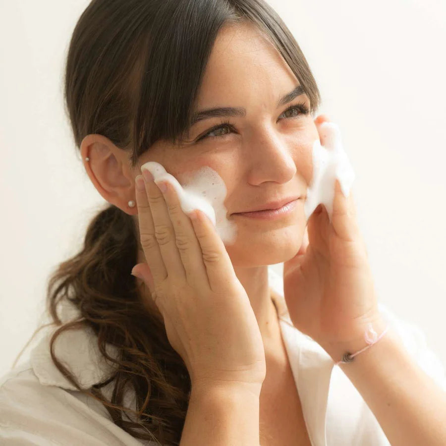 Le Petit Olivier Mousse Nettoyante Extrait d` Oilve - 150ml | لو بيتي أوليفييه غسول رغوي بزيت الزيتون - 150 مل