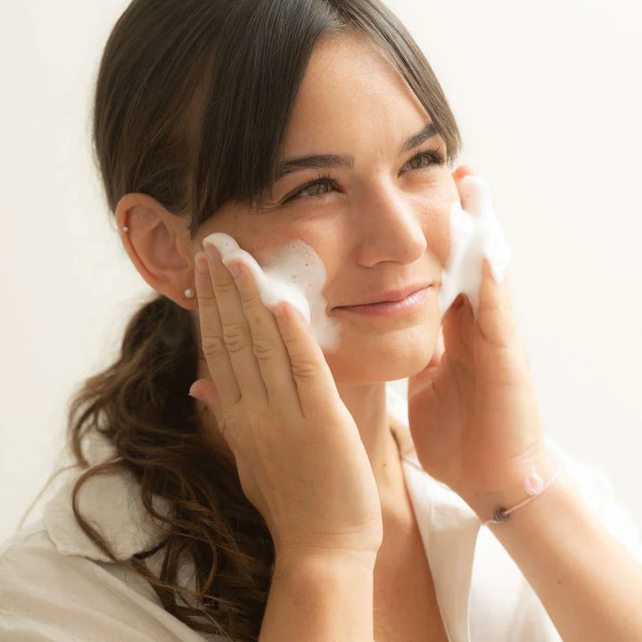 Le Petit Olivier Mousse Nettoyante Extrait d` Oilve - 150ml | لو بيتي أوليفييه غسول رغوي بزيت الزيتون - 150 مل