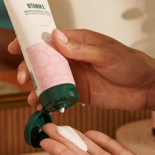 The Body Shop Vitamin E Gentle Facial Wash Hydrate - 125ml | ذا بودي شوب غسول للبشرة بالفيتامين اي - 125 مل