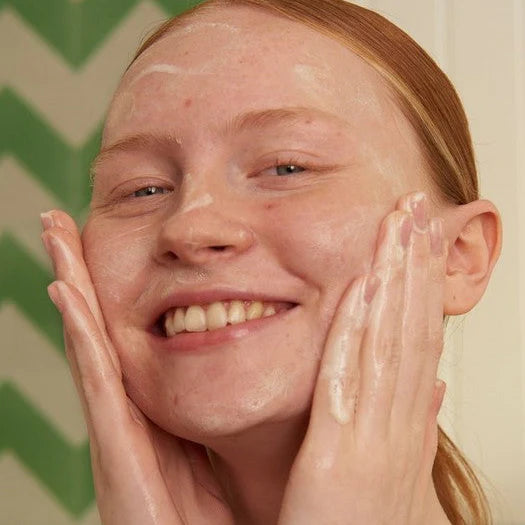 The Body Shop Tea Tree Clearing Facial Wash - 400ml | ذا بودي شوب غسول منقي للبشرة بزيت شجرة الشاي - 400 مل