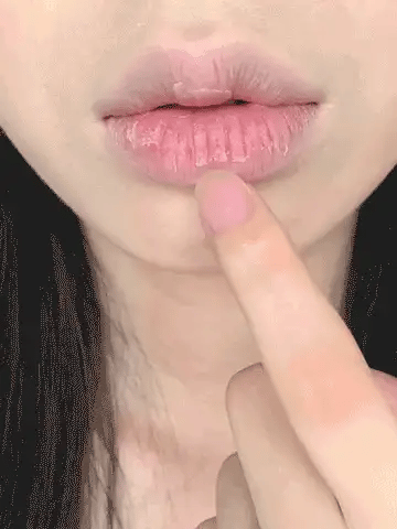 SHEGLAM Crystal Glaze Moisturizing Lip Care - 10ml | شيكلام مرطب شفاه كريستال - 10 مل