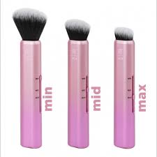 Real Techniques Custom Contour 3-in-1 Slide Brush | ريل تكنيك فرشاة مكياج لتطبيق الكونسيلر والبرونزر