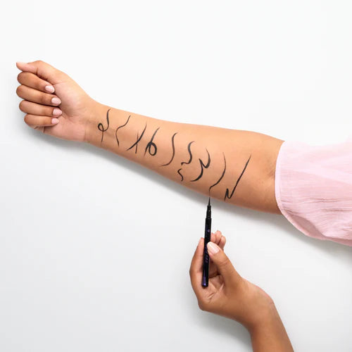 Essence Super Fine Liner Pen 01  Deep Black | ايسنس لاينر بلون أسود