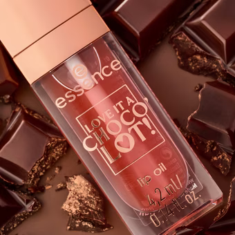 Essence LOVE IT A CHOCO' LOT! Lip Oil - 4.2ml | ايسنس غلوس للشفاه غني بالزيوت لوف ايت شوكو - 4.2 مل