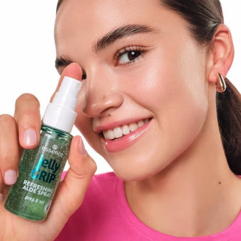 Essence Jelly Grip Refreshing aloe spray - 50ml | ايسنس بخاخ مرطب للبشرة قبل المكياج بالألوفيرا - 50 مل