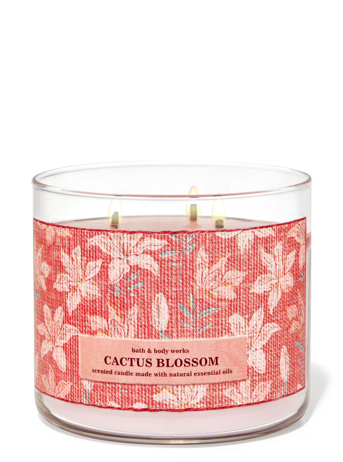 Bath & Body Works Scented Candle Made With Natural Essential Oils - 411g | باث اند بودي وركس شمعة معطرة مصنوعة من زيوت طبيعية - 411 غرام