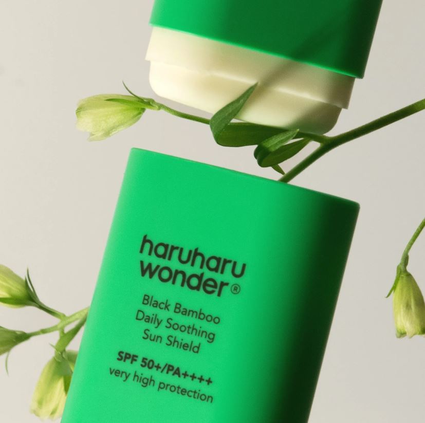 Haruharu Wonder Black Bamboo Daily Soothing Sun Shield - 20g | هاروهارو وندر عصا واقي شمسي بالخيزران الأسود - 20 غرام