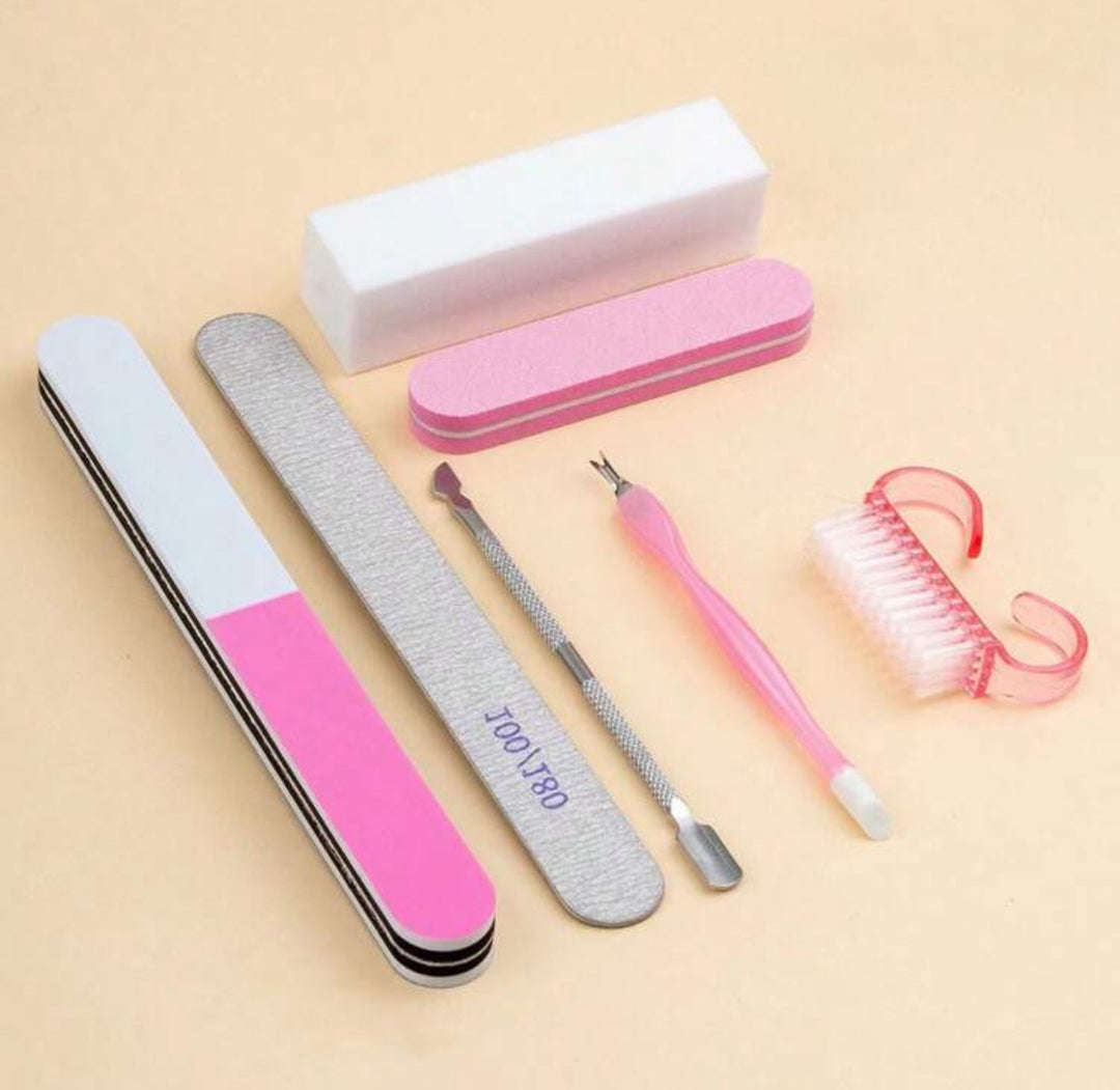 Nail Care Set - 7pcs | مجموعة للعناية بالأظافر - 7 قطع
