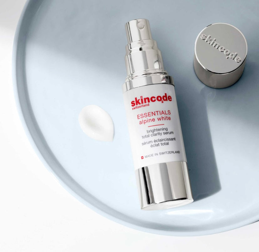 Skincode Essentials Alpine White Brightening Total Clarity Serum - 30ml | سكين كود سيروم لتفتيح البشرة- 30 مل