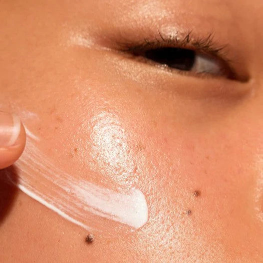 The Body Shop Skin Defense Daily Multi-Protection Light Essence - 60ml | ذا بودي شوب ايسنس واقي شمسي spf50 - 60 مل