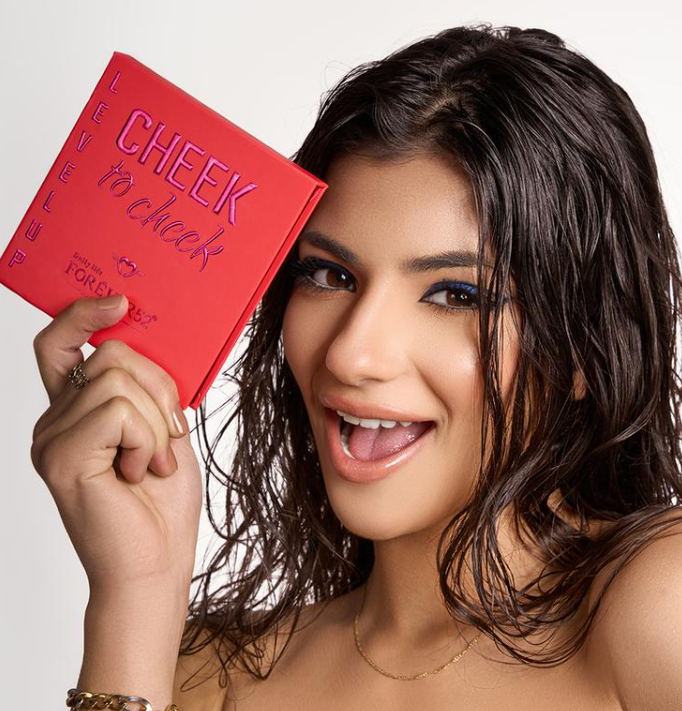 FOREVER52 cheek to cheek 4 color blush palette - 5gx4 | فوريفر52 باليت للخدود - 5 غرام