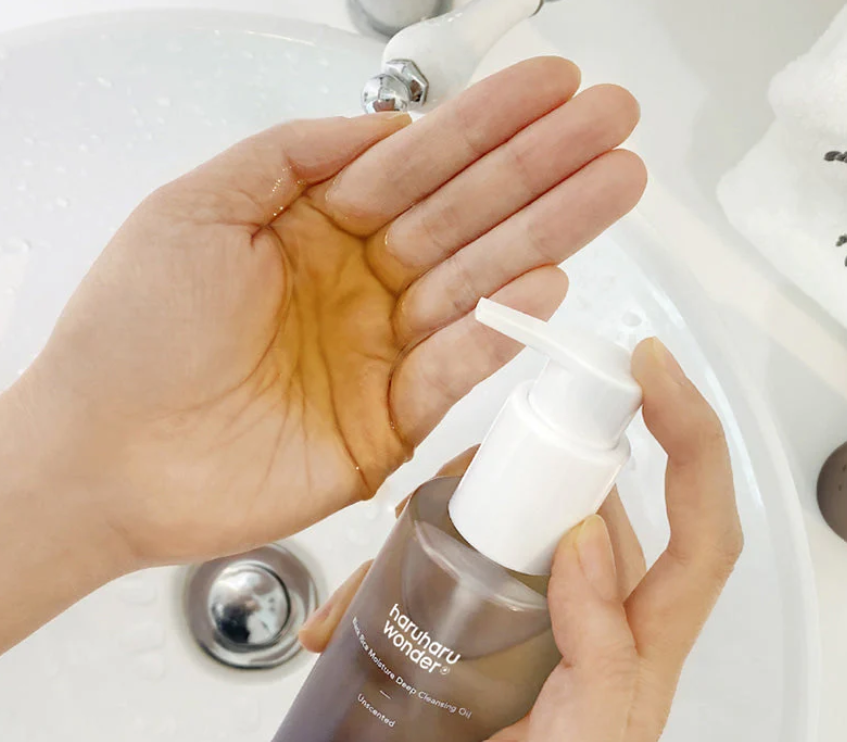 Haruharu Wonder Black Rice Moisture Deep Cleansing Oil - 150ml | هاروهارو وندر غسول زيتي بالأرز الأسود - 150 مل