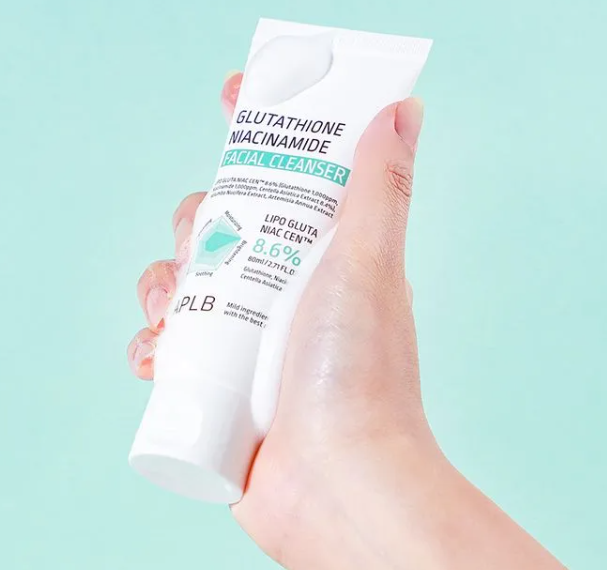 APLB Glutathione Niacinamide Facial Cleanser - 80ml | اي بي ال بي غسول الجلوتاثيون و النياسيناميد - 80 مل
