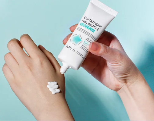 APLB Glutathione Niacinamide Sunscreen - 40ml | اي بي ال بي كريم واقي شسمي بالجلوتاثيون و النياسيناميد - 40 مل