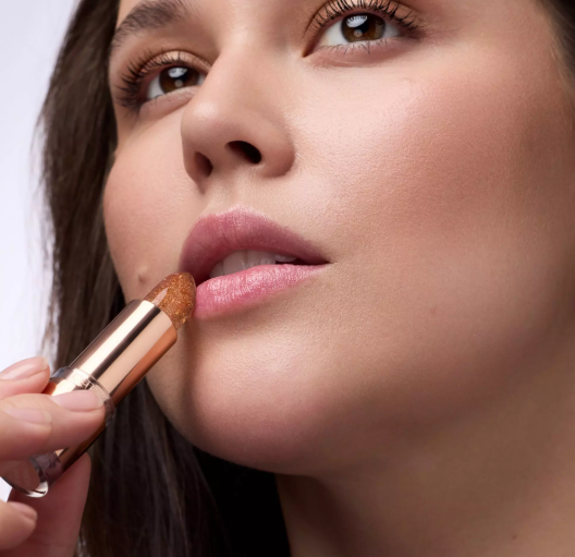 Catrice Glam In Gold Balm 010 - 3.5g | كاتريس مرطب شفاه 010 - 3.5 غرام