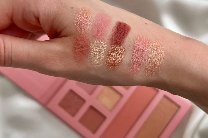 essence HUGS&TEDDIES eye & face palette, blush palette, no. 01 |اسنس باليت للوجه 01
