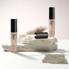 ARTDECO Fluid Camouflage Concealer - 5ml | ارتديكو كونسيلر سائل بتغطية عالية - 5 مل