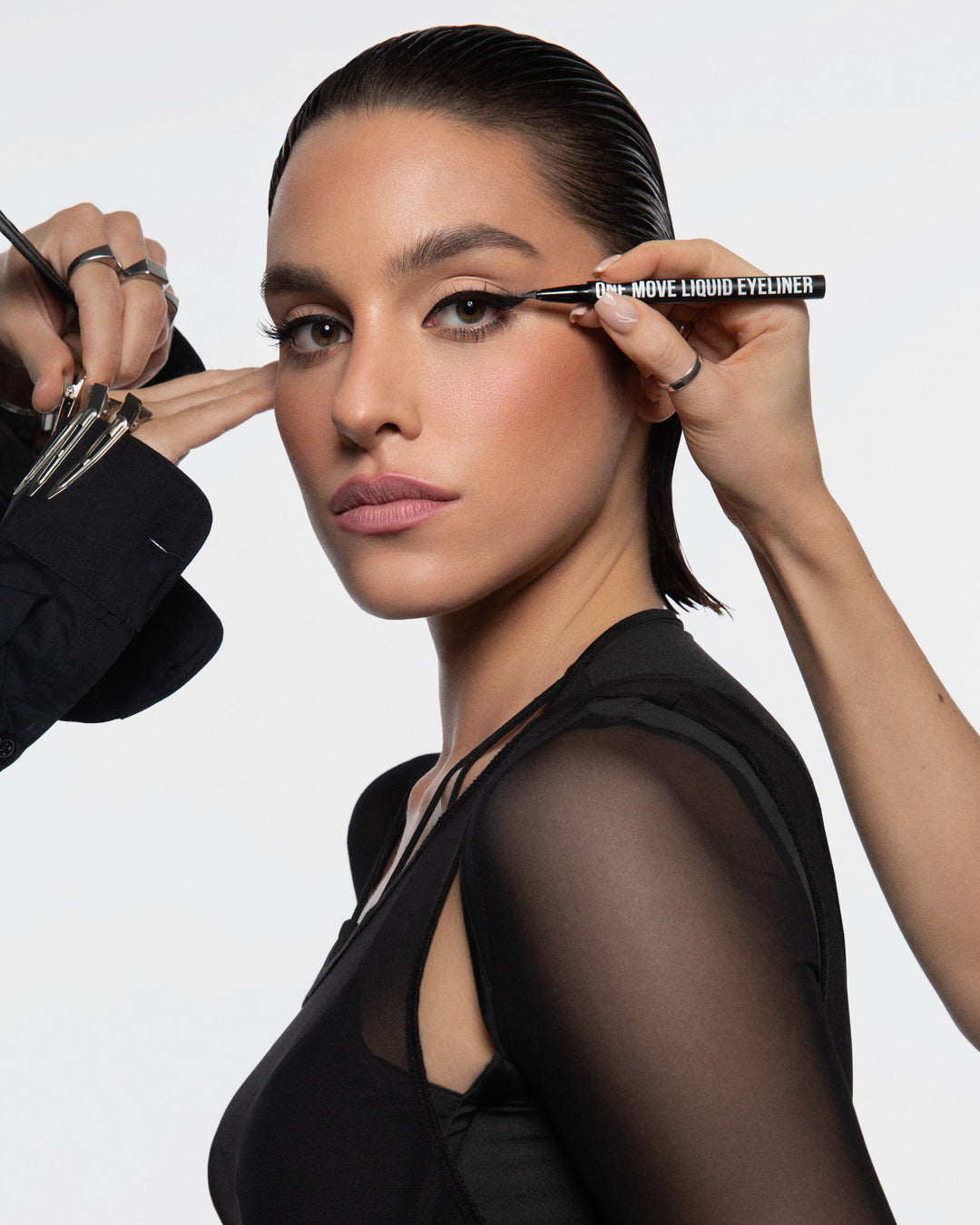 INGLOT One Move liquid Eyeliner - 0.55ml | إنغلوت اي لاينر سائل - 0.55 مل
