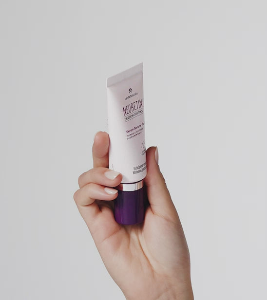 Cantabria Labs Neoretin Discrom Control Serum Booster Fluid - 30ml | كانتابريا لابز سيروم للوجه سائل - 30 مل