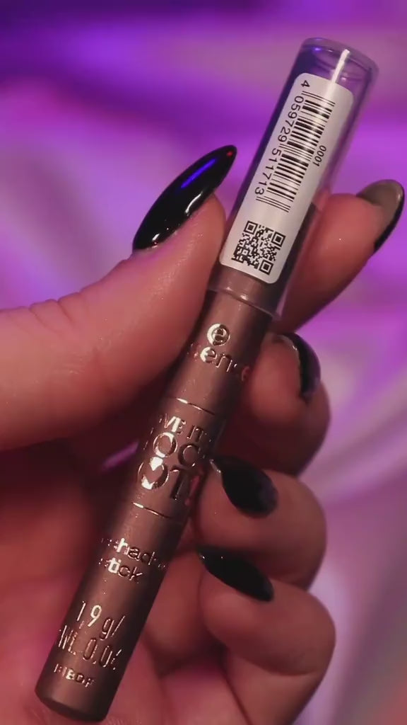 Essence LOVE IT A CHOCO' LOT! Eyeshadow Stick - 1,9g | ايسنس قلم ظلال العيون لوف ايت شوكو - 1.9 غ